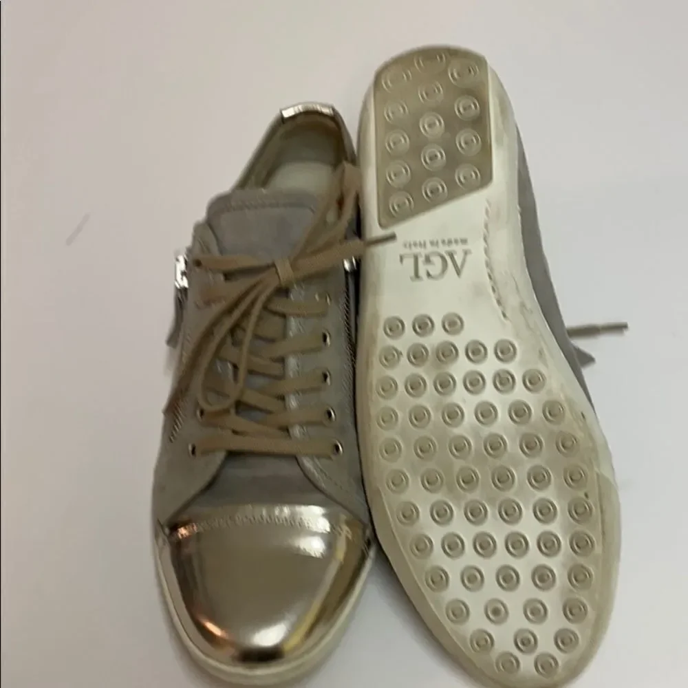 AGL,‎ Metallic Cap Toe Zip Sneaker size 8/38 A17